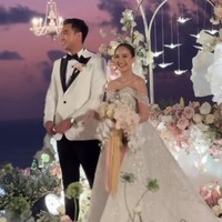 Selanjutnya ada potret resepsi pernikahan dari Ibrahim Risyad dan Salshabilla Adriani yang mewah dan elegan. Keduanya menikah pada 7 Juli 2024. Foto: dok. Instagram Story Salshabilla Adriani.