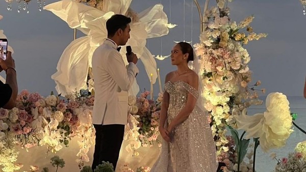 Romantis! Potret Salshabilla Adriani dan Ibrahim Risyad Resepsi di Bali