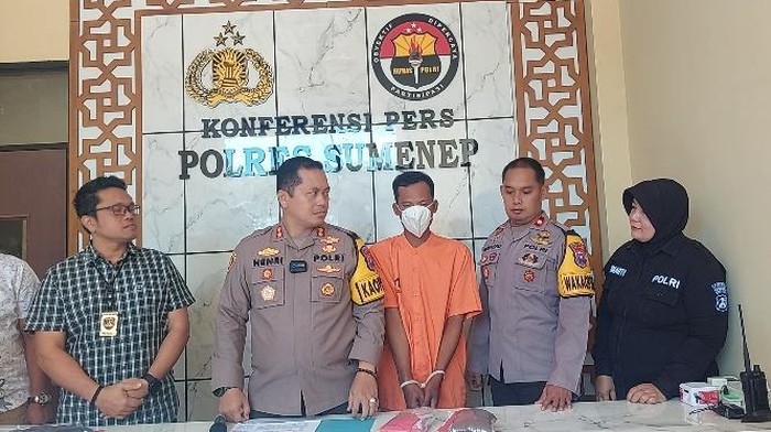 SP, pelaku pencabulan balita di Sumenep saat dihadirkan dalam jumpa pers
