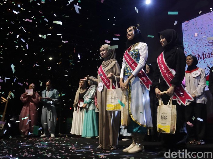 Shafira Fitri Baraja, Salma Naila, dan Desi Rachmi menjadi tiga finalis Emeron Hijab Hunt 2024 di Bandung, Minggu (21/7/2024).