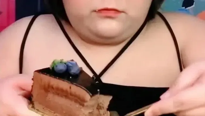 Tragis! 5 Orang Ini Meninggal Dunia Karena Konten Mukbang