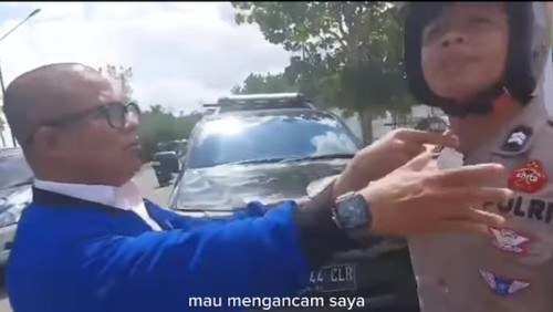 Potongan video adu mulut anggota DPRD Kabupaten Bima dengan polisi.
