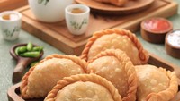 Pastel Millah di Duren Sawit menjual paket pastel harganya Rp 40.000 isi 10 pastel yang digoreng dadakan. Isiannya ada kentang, wortel, daging ayam dan telur. Foto: Ilustrasi iStock