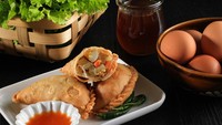Fizi Pastel di Cipayung punya menu pastel homemade dengan isian telur, kentang dan wortel. Harganya Rp 4.000 per biji. Foto: Ilustrasi iStock