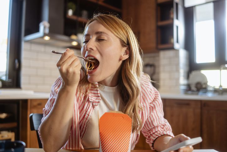 Ngidam Makanan Manis atau Pedas Saat Haid? Ternyata Ini 5 Penyebabnya