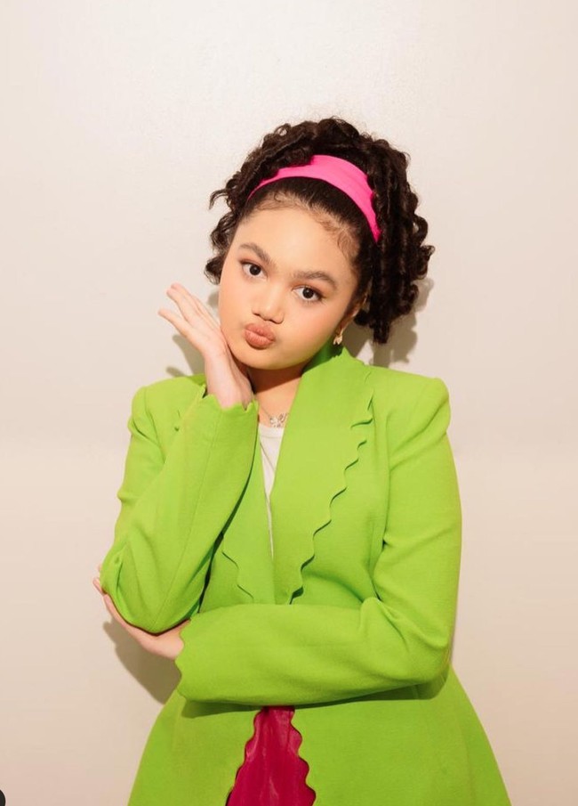 Penampilan Amora dengan rambut keritingnya. Sama-sama tak kalah menawan dengan penampilannya saat beraambut lurus. Foto: Instagram