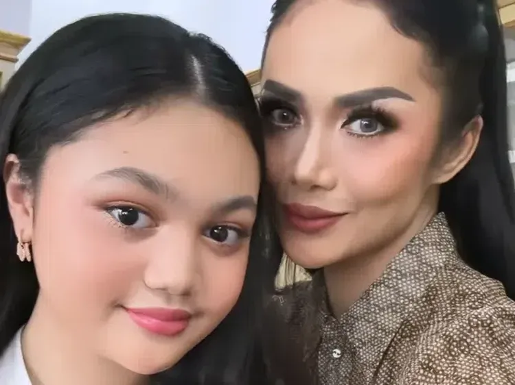 Foto Perdana Amora Putri Krisdayanti Tampil Dengan Rambut Lurus, Manglingi