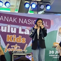 Tampil di acara peringatan Hari Anak Nasional, LuluLala Kids, penampilan Amora putri Krisdayanti jadi sorotan. Tak seperti biasa, gadis 12 tahun itu terlihat mengubah gaya rambutnya. Foto: Instagram