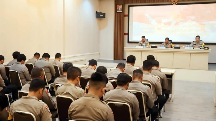 Anggota Polres Sukabumi saat Binteknis