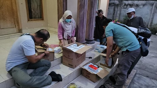 Balai BPOM Mataram bersama Korwas PPNS Ditreskrimsus Polda NTB menindak sales ilegal yang menjual obat keras di Kecamatan Selong, Lombok Timur, NTB. (Dok. Balai BPOM Mataram)