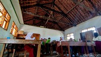 Salah satu kelas di SDN Karangpatihan Ponorogo yang tanpa ada plafon.