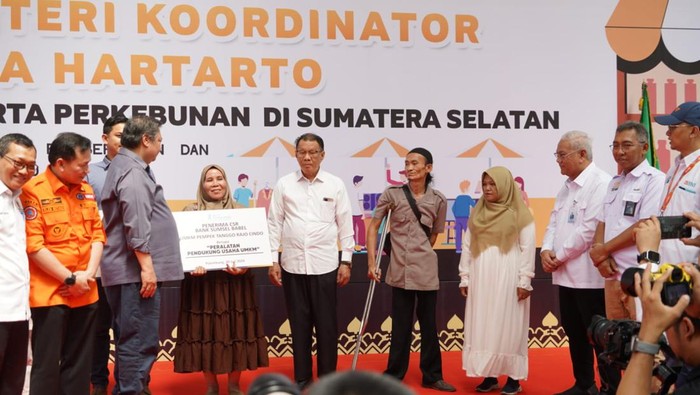 Bank Sumsel Babel serahkan bantuan CRS ke UMKM