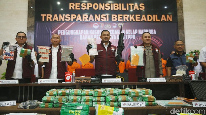 Bareskrim Polri Ungkap Kasus Jaringan Narkoba Internasional Bareskrim Polri mengungkap kasus peredaran narkoba jaringan internasional. Ada 157 kilogram sabu yang berhasil diamankan.