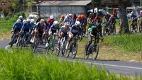 Etape pertama ITDBI 2024 yang menempuh 130,4 kilometer dari SMKN 2 Mabadiul Ikhsan Tegalsari sampai di depan Kantor Bupati Banyuwangi itu dimenangkan oleh pebalap Australia dari Kinan Racing Team Cavanagh Ryan dengan catatan waktu 2 jam 45 menit disusul pebalap ST George Continental Cycling Team Clark Boris dan pebalab Nusantara Arifin Muh Imam.  