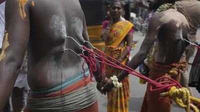 Bikin Ngilu! Umat Hindu India Gelar Festival Aadi