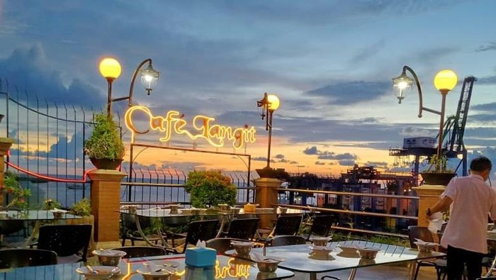 Cafe Langit, Makassar.