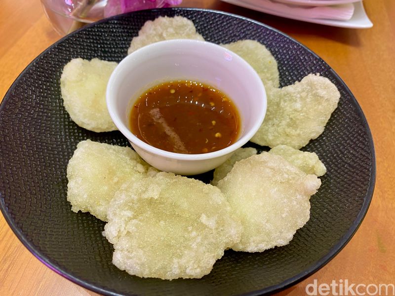 Cireng Bumbu Rujak Rp 16 Ribu vs Rp 120 Ribu, Begini Beda Rasanya!