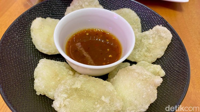 Cireng Bumbu Rujak Rp 16 Ribu vs Rp 120 Ribu, Begini Beda Rasanya!