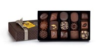 Seorang legenda cokelat dari Perancis, Michel Cluizel, memproduksi sekotak cokelat yang istimewa. Ia menggunakan bahan-bahan berkualitas terbaik dan alami semua, harga cokelatnya dipatok Rp 14,5 juta. Foto: Marketing91