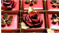 Swarovski-stu Chocolatelates merupakan produk cokelat yang diproduksi toko berlian Swarovski. Harganya dibanderol Rp 162 juta dengan keistimewan dilapisi kristal Swarovski di atasnya. Foto: Marketing91