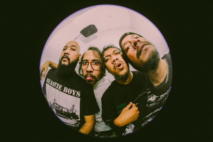 Farrt!, band baru wajah lama.
