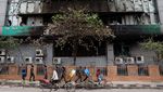 Gedung hingga Kendaraan Hangus Terbakar Imbas Rusuh di Bangladesh