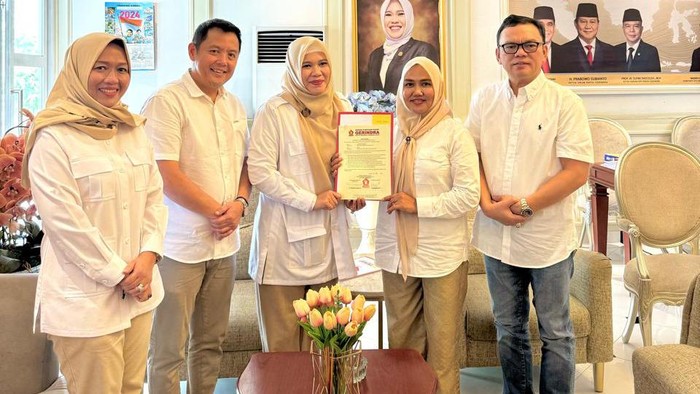Hepy Seftriani menerima dukungan langsung dari ketua Gerindra Sumsel, Kartika Sandra Desi