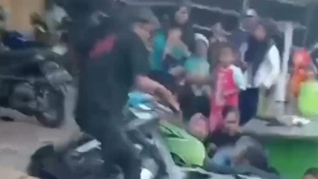 Insiden saat karnaval di Nganjuk yang membuat penonton terluka.