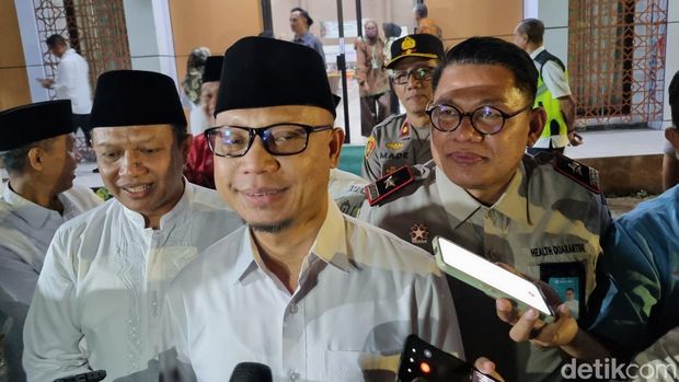 Jemaah haji kloter terakhir Debarkasi Surabaya.