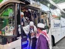Jemaah Haji Debarkasi Surabaya Berdatangan, 2 Tertunda karena Sakit