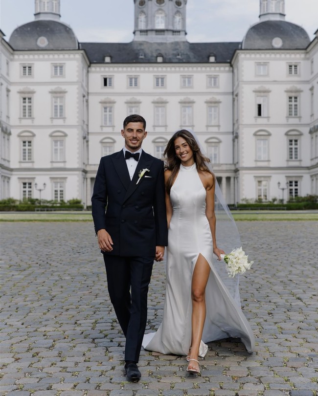 18.7.2024 sampai selamanya, tulis pengantin baru itu selagi mengumumkan hari bahagianya yang dilangsungkan di sebuah hotel mewah. Foto: Instagram Kai Havertz