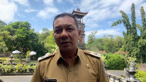Kasatpol PP I Dewa Nyoman Rai Dharmadi saat ditemui wartawan di DPRD Bali, Senin (22/7/2024). (Rizki Setyo Samudero/detikBali)