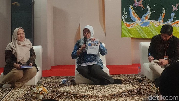 Kemendikbudristek ingatkan prodi dan perguruan tinggi lakukan akreditasi maksimal Agustus 2025.