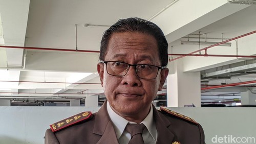 Kepala Kejari Mataram Ivan Jaka saat ditemui di Kejati NTB, Senin (22/7/2024). (Ahmad Viqi/detikBali)