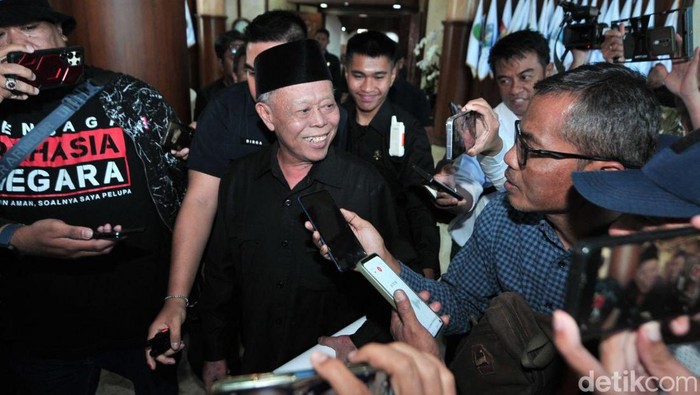 Ketua DPRD Jatim Kusnadi saat ditanya soal KPK tetapkan 21 tersangka kasus korupsi dana hibah Jatim.