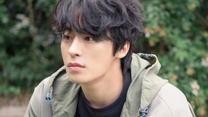 Koo Kyo Hwan juga jadi salah satu yang banyak dicari dan disayang selama 30 hari terakhir. Penampilannya di film Colony juga gemilang banget sih. (Foto: dok. Namoo Actors)