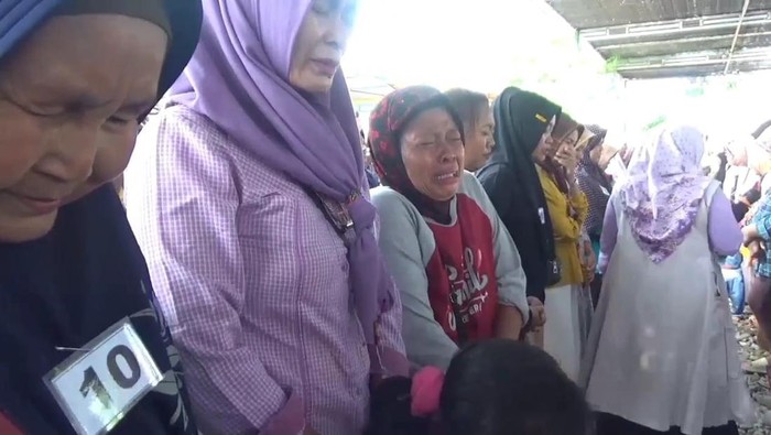 Lomba menangis khusus emak-emak di Tegal
