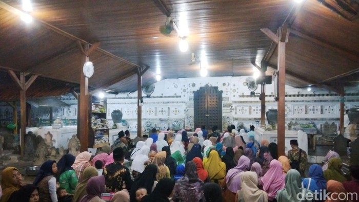 Makam Pangeran Bratalegawa di Astana Gunung Sembung