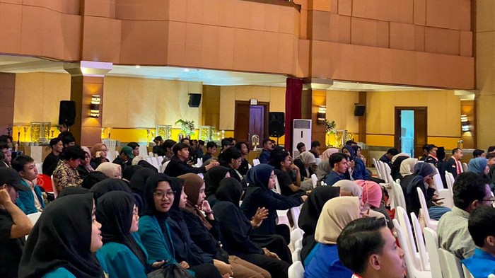 Membangun Ekonomi Desa Lewat Program Makan Siang Gratis Guna mewujudkan hilirisasi dan memberdayakan ekonomi desa, Inilah pentingnya melibatkan peternak lokal dalam program makan siang gratis di sekolah-sekolah.