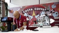 Kios Kopi Costa terlihat di perkampungan Olimpiade.