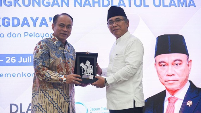 Menkominfo Budi Arie bersama Ketua PBNU KH Yahya Cholil