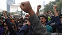 Sebelumnya massa gelar aksi memprotes pemerintahan Jokowi.