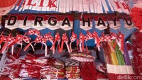 Ada pula pernak-pernik dekorasi dengan nuansa yang sama.