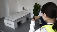 Penyelenggara Olimpiade Paris 2024 mengungkap tempat tidur karton daur ulang yang akan membantu para atlet mendapatkan tidur nyenyak mereka selama Olimpiade Musim Panas. Tempat tidur ini awalnya dibuat pada tahun 2021 untuk Olimpiade Tokyo. Kasur terdiri dari tiga balok terpisah - satu untuk menopang kepala dan bahu, satu untuk menopang pinggang, dan satu lagi untuk menopang kaki. Para atlet dapat menyesuaikan kasur mereka agar sesuai dengan morfologi mereka.