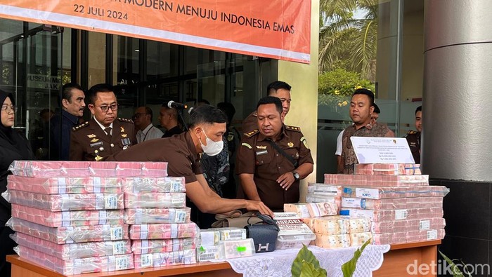 Harta Karun Rp 35 Miliar Terungkap: Bungkusan Uang Bukti Perkara Harvey Moeis dan Helena Lim