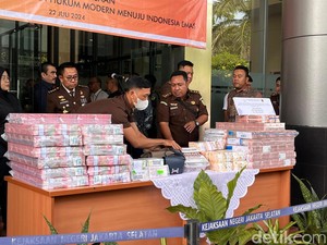 Penampakan Tumpukan Duit Rp 35 M Barang Bukti dari Harvey Moeis-Helena Lim