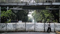 Penutupan jalan ini dimulai sejak pukul 14.00 WIB Penutupan jalan ini dimulai sejak pukul 14.00 WIB