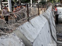 Penutupan Jalan Jelang Demo BEM SI di Patung Kuda