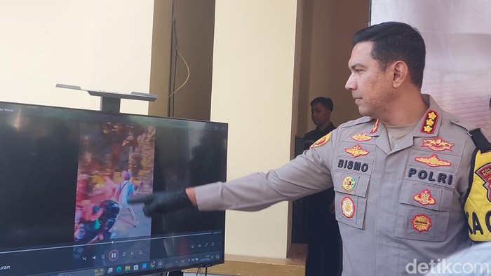 Polisi mengamankan 3 pelaku tawuran bersenjata di Kota Bogor.