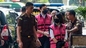 Potret Harvey Moeis dan Helena Lim Saat Dilimpahkan ke Kejari Jaksel